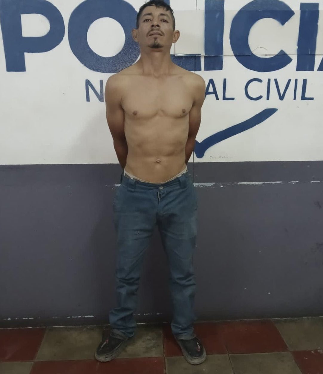 El detenido habría lesionado con un corvo a otro hombre tras una discusión mientras ingerían alcohol.