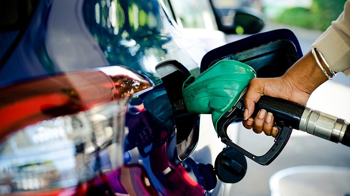 La gasolina superior tendrá un precio de hasta $4.92 por galón, mientras que la regular y el diésel se mantendrán entre $4.58 y $4.59, según la zona d